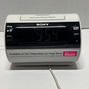 Sony AM/FM Clock Radio Iphone Ipod Dock Alarm ICF-C11iP. " Tested